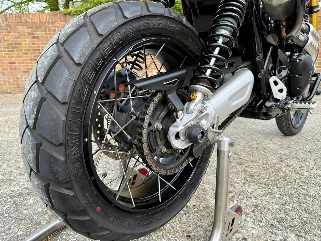 TRIUMPH SCRAMBLER 1200