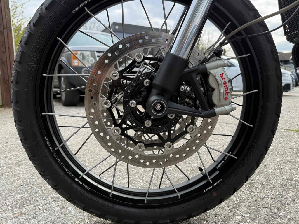 TRIUMPH SCRAMBLER 1200