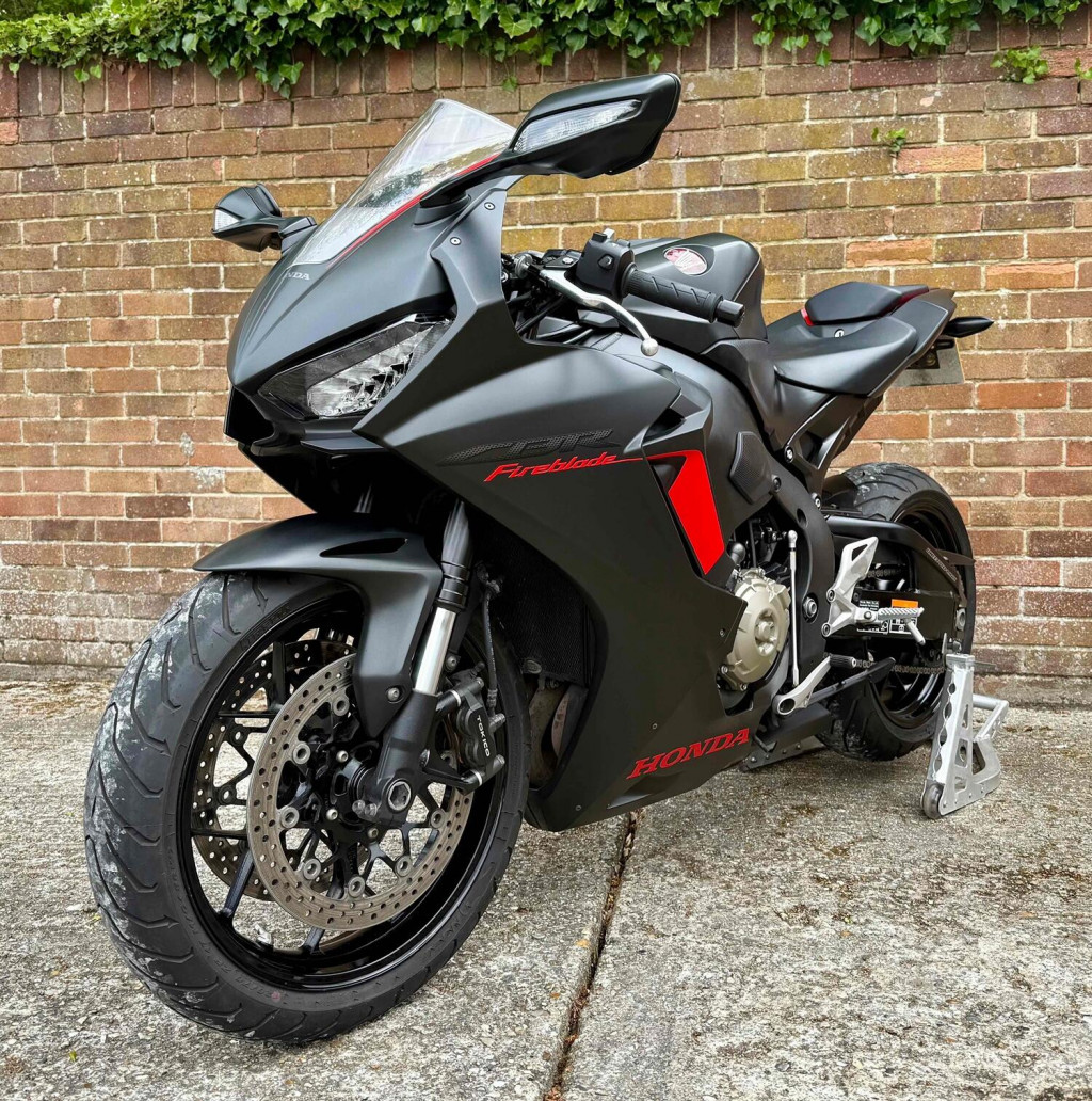 HONDA CBR1000RR Fireblade