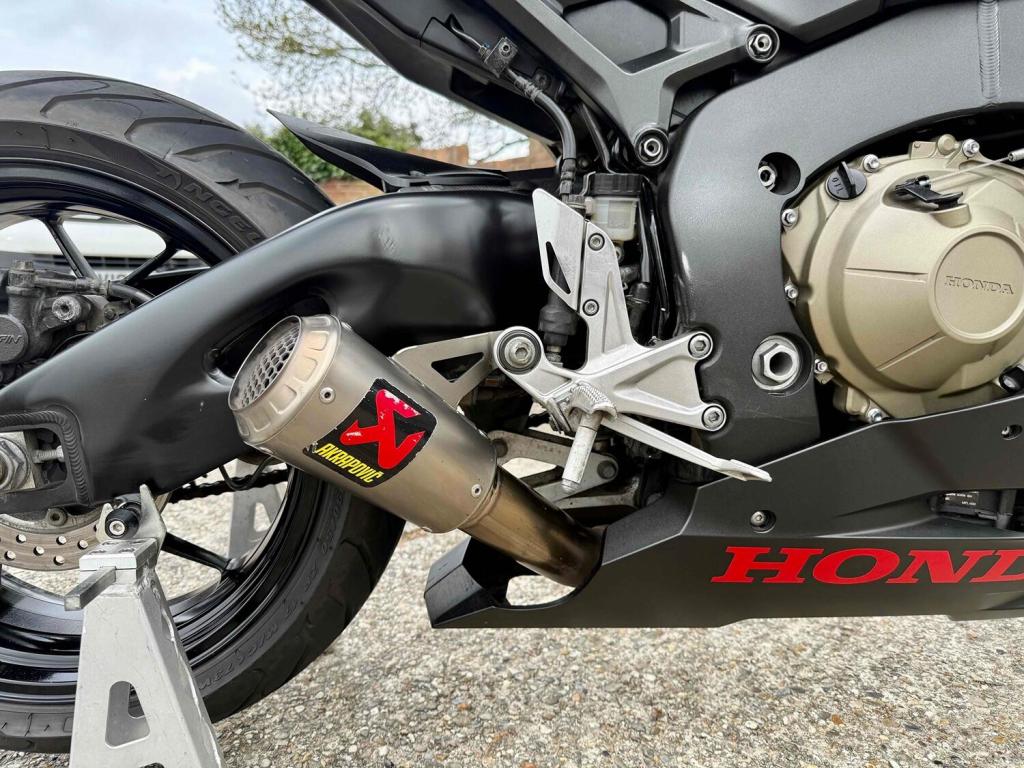 HONDA CBR1000RR Fireblade