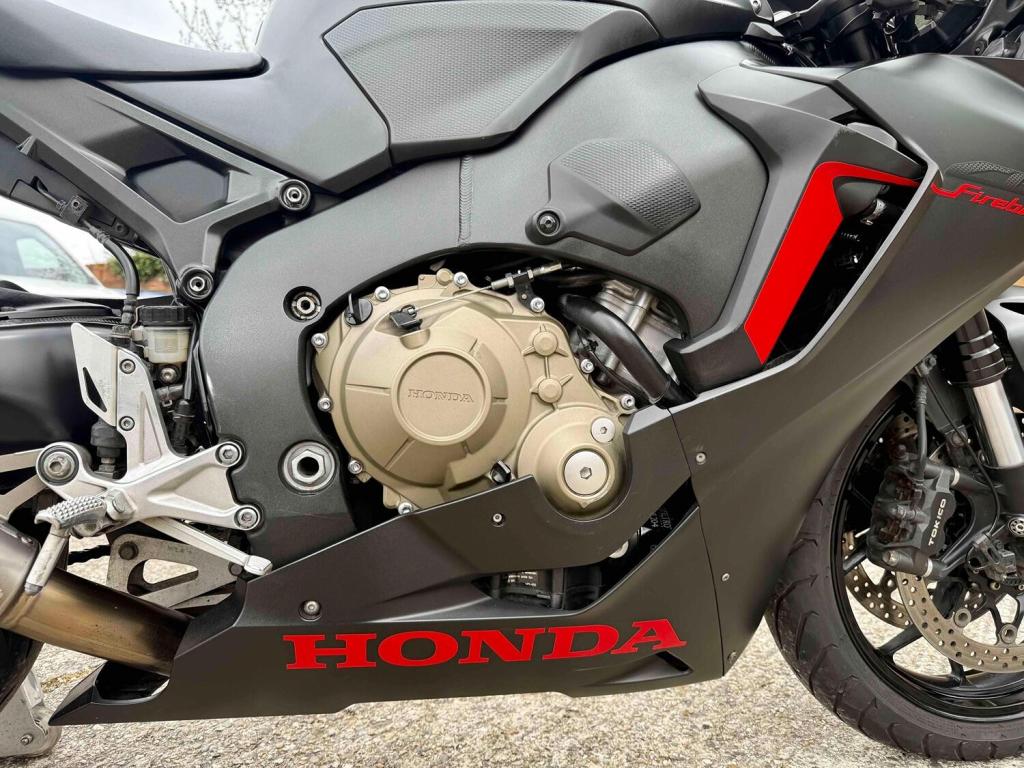 HONDA CBR1000RR Fireblade