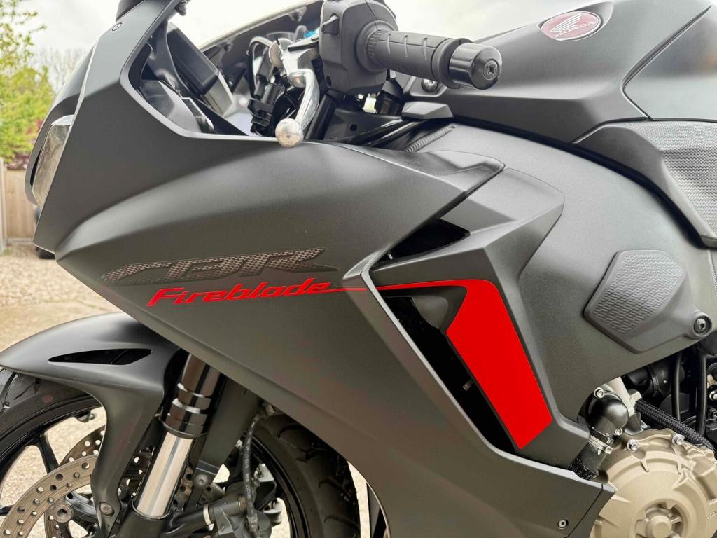 HONDA CBR1000RR Fireblade