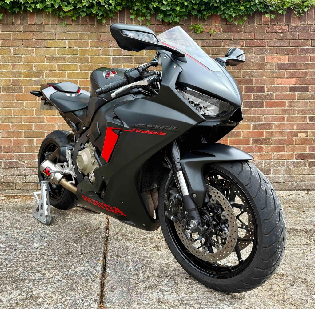 View HONDA CBR1000RR Fireblade 