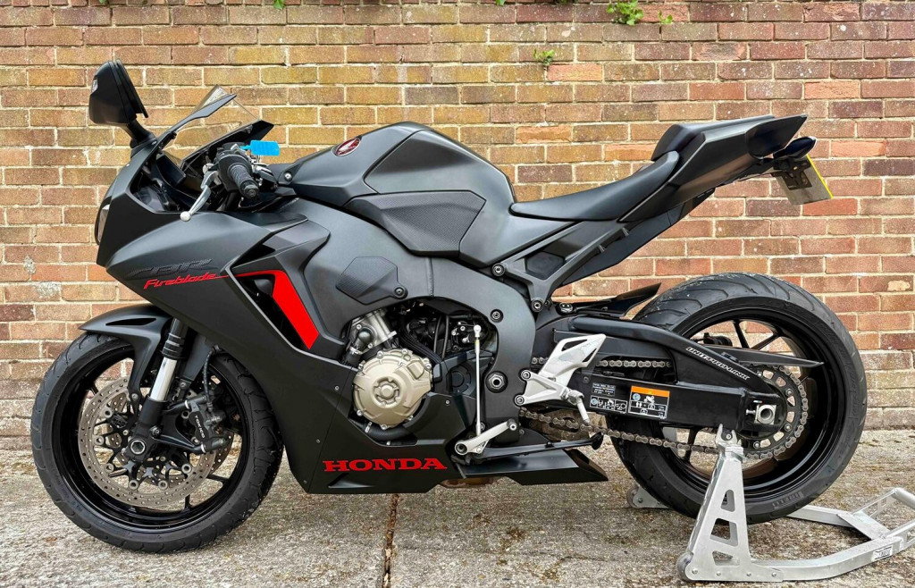 View HONDA CBR1000RR Fireblade 