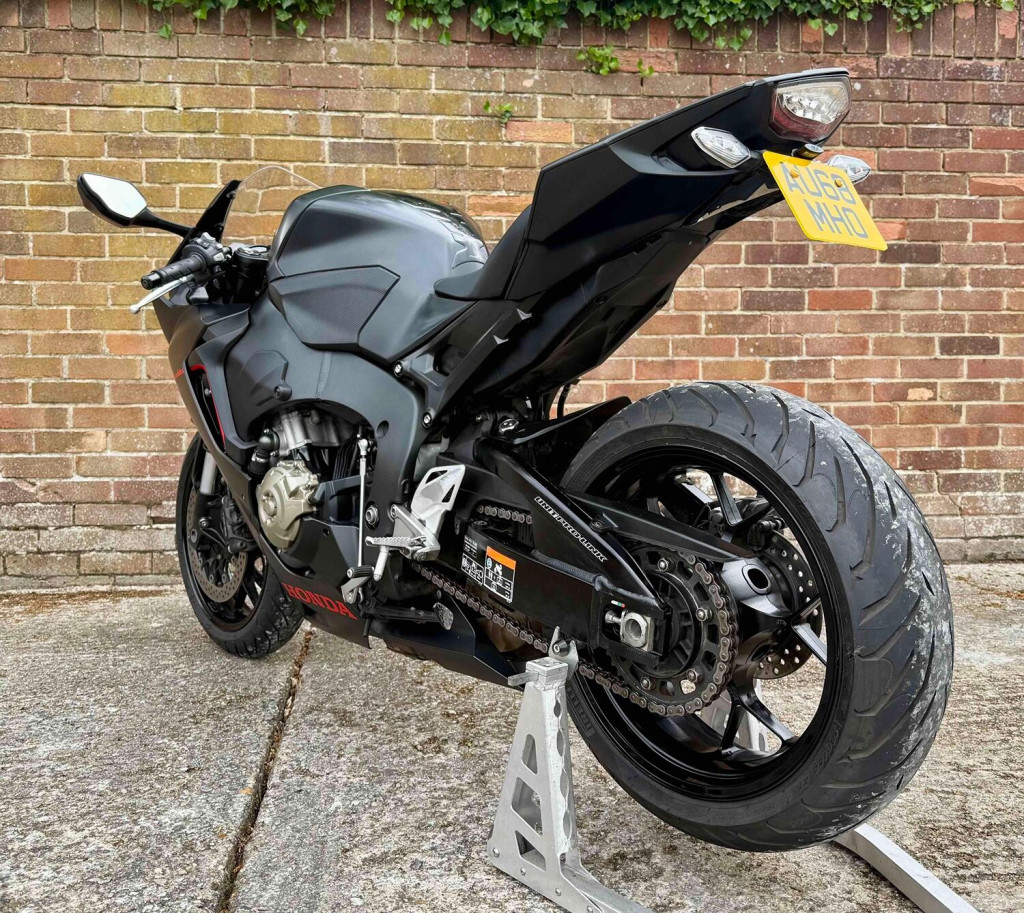 HONDA CBR1000RR Fireblade