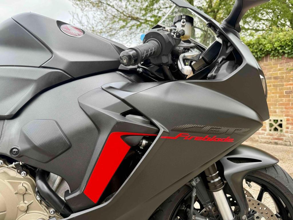 HONDA CBR1000RR Fireblade