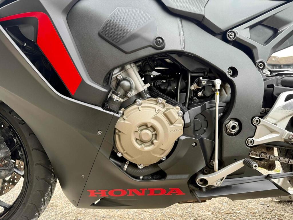 HONDA CBR1000RR Fireblade