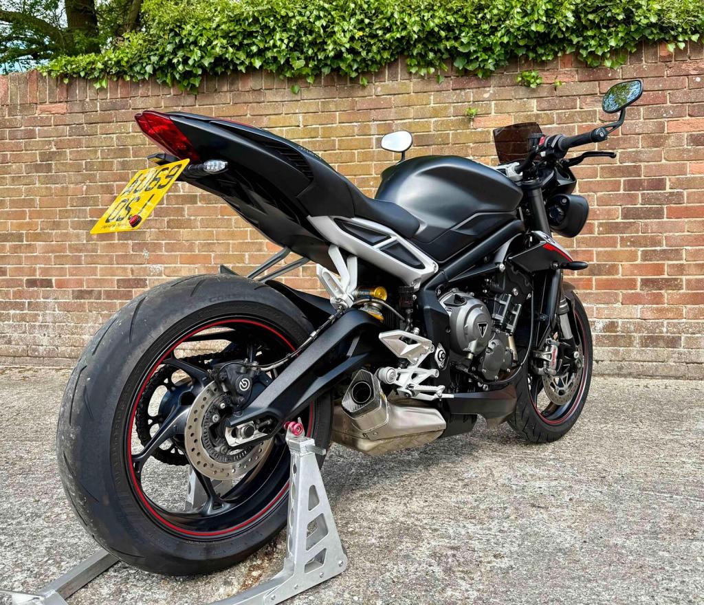 TRIUMPH STREET TRIPLE 765