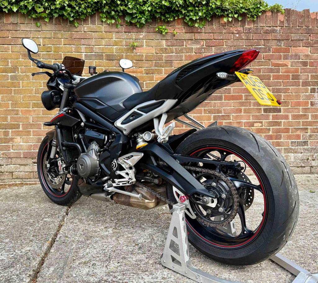 TRIUMPH STREET TRIPLE 765