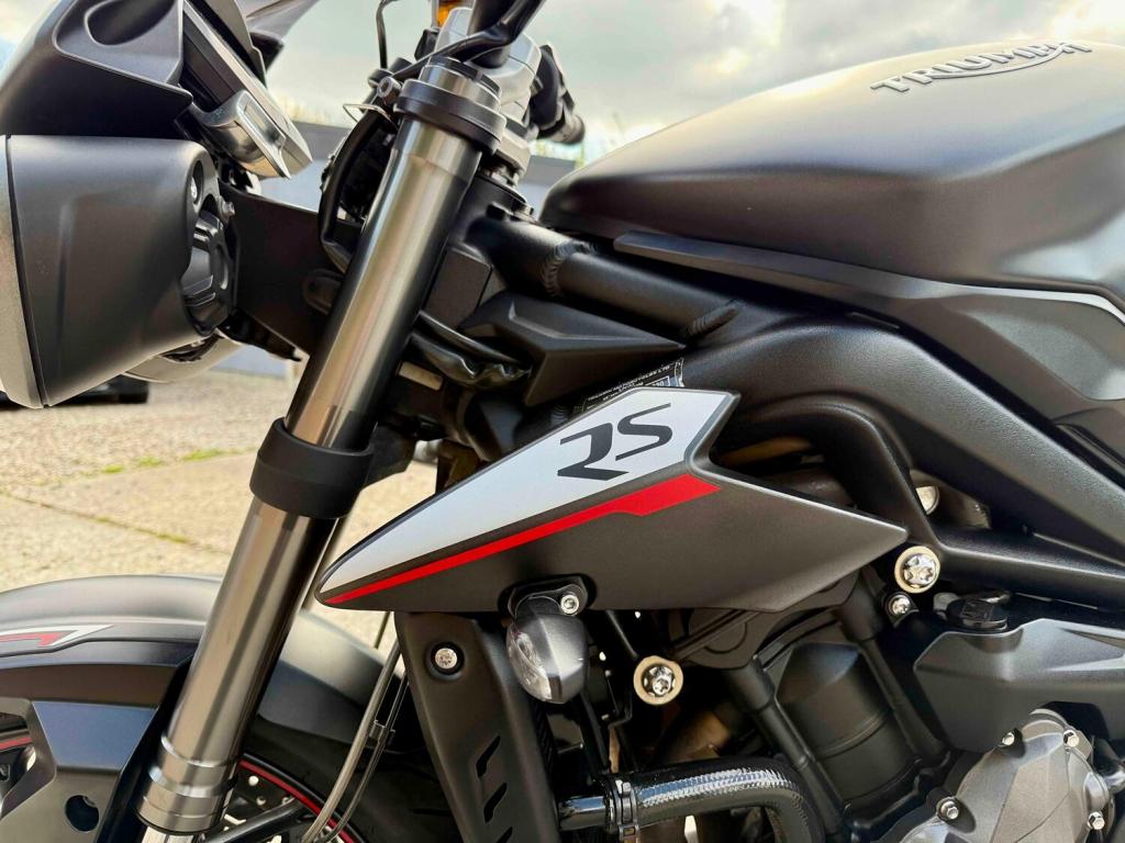 TRIUMPH STREET TRIPLE 765