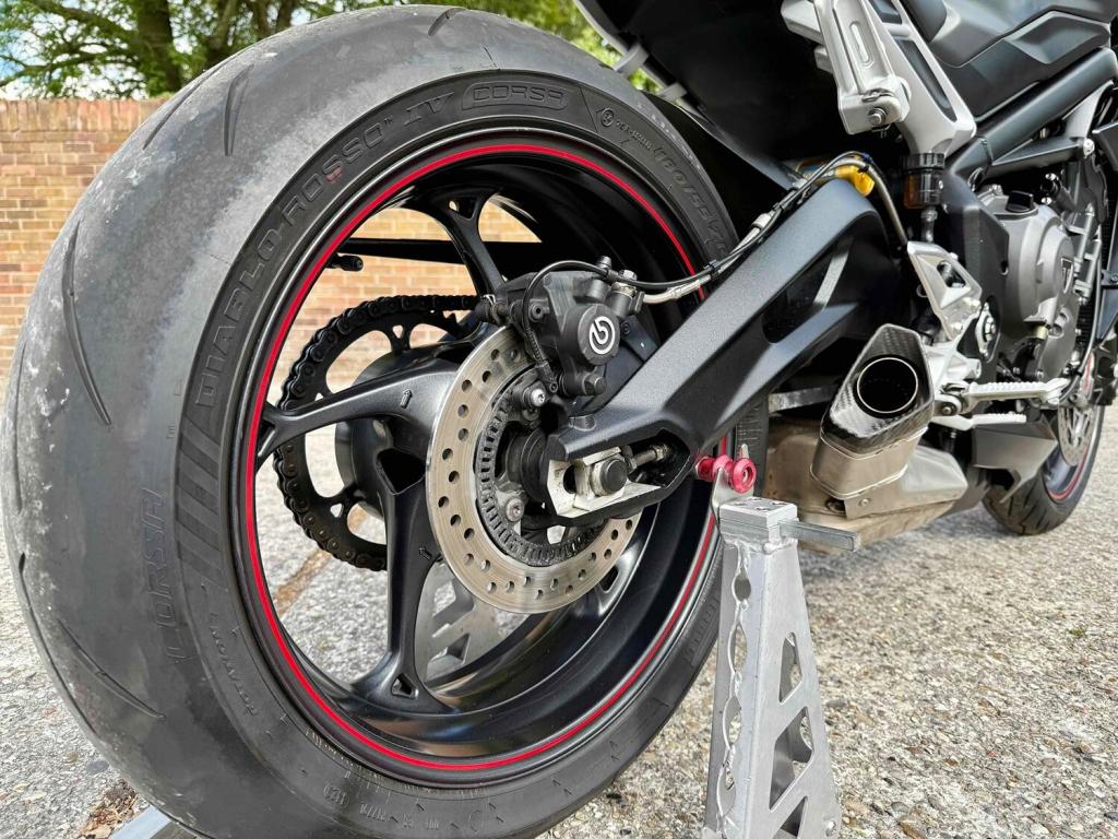 TRIUMPH STREET TRIPLE 765