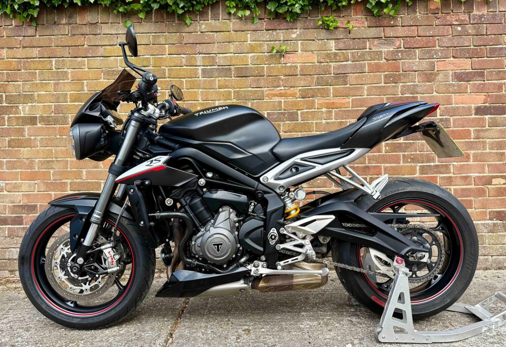 View TRIUMPH STREET TRIPLE 765 RS