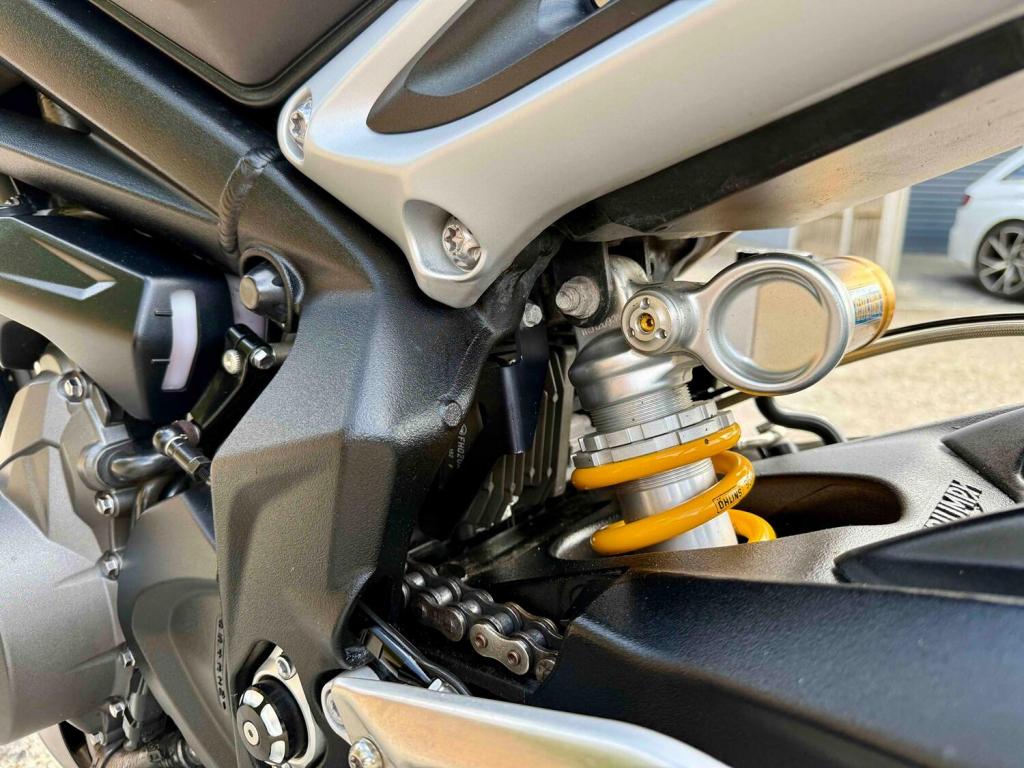 TRIUMPH STREET TRIPLE 765