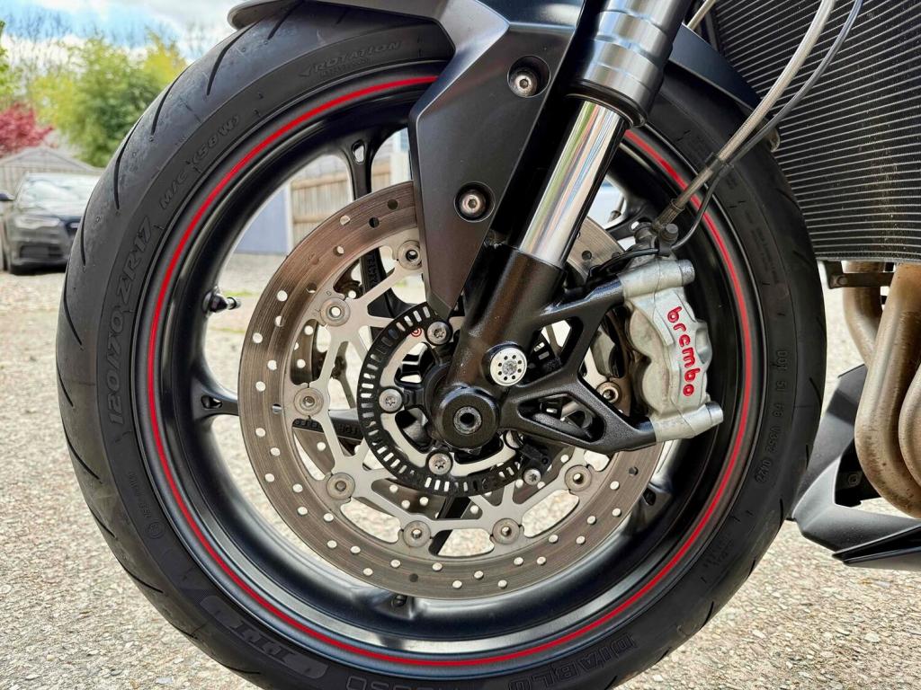 TRIUMPH STREET TRIPLE 765