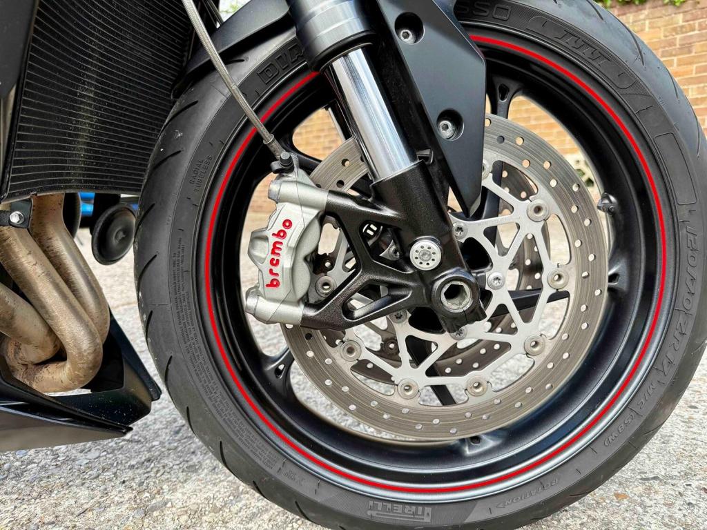 TRIUMPH STREET TRIPLE 765