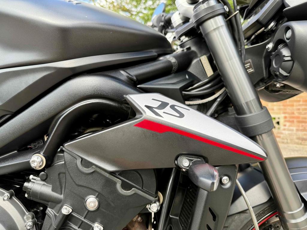 TRIUMPH STREET TRIPLE 765