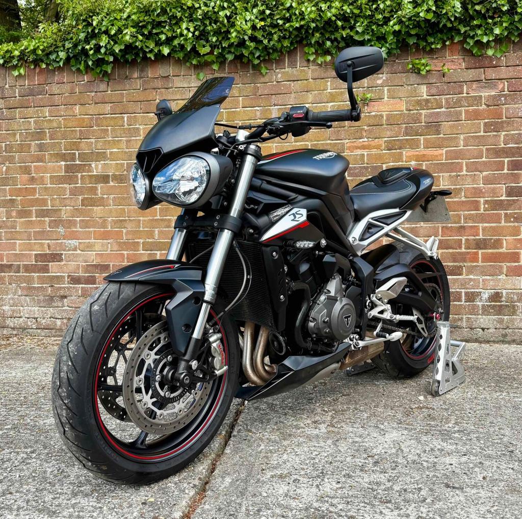 TRIUMPH STREET TRIPLE 765