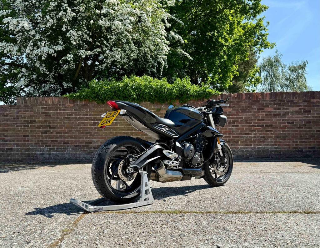TRIUMPH STREET TRIPLE 765
