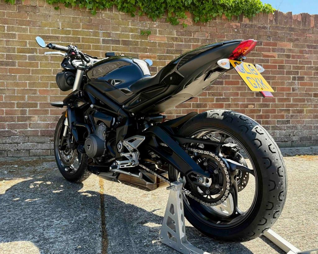 TRIUMPH STREET TRIPLE 765