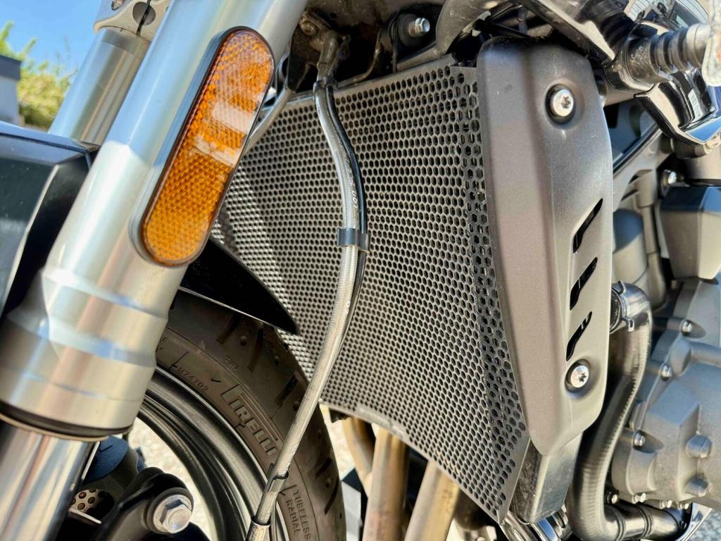 TRIUMPH STREET TRIPLE 765