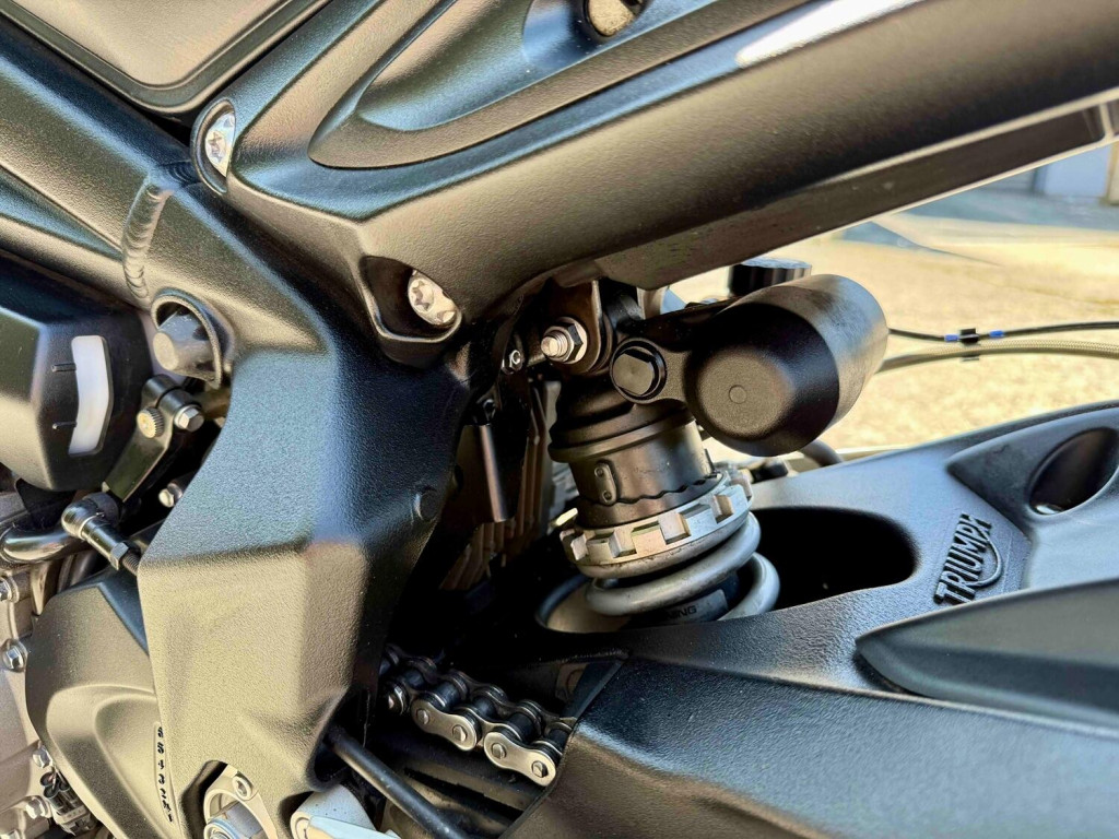 TRIUMPH STREET TRIPLE 765