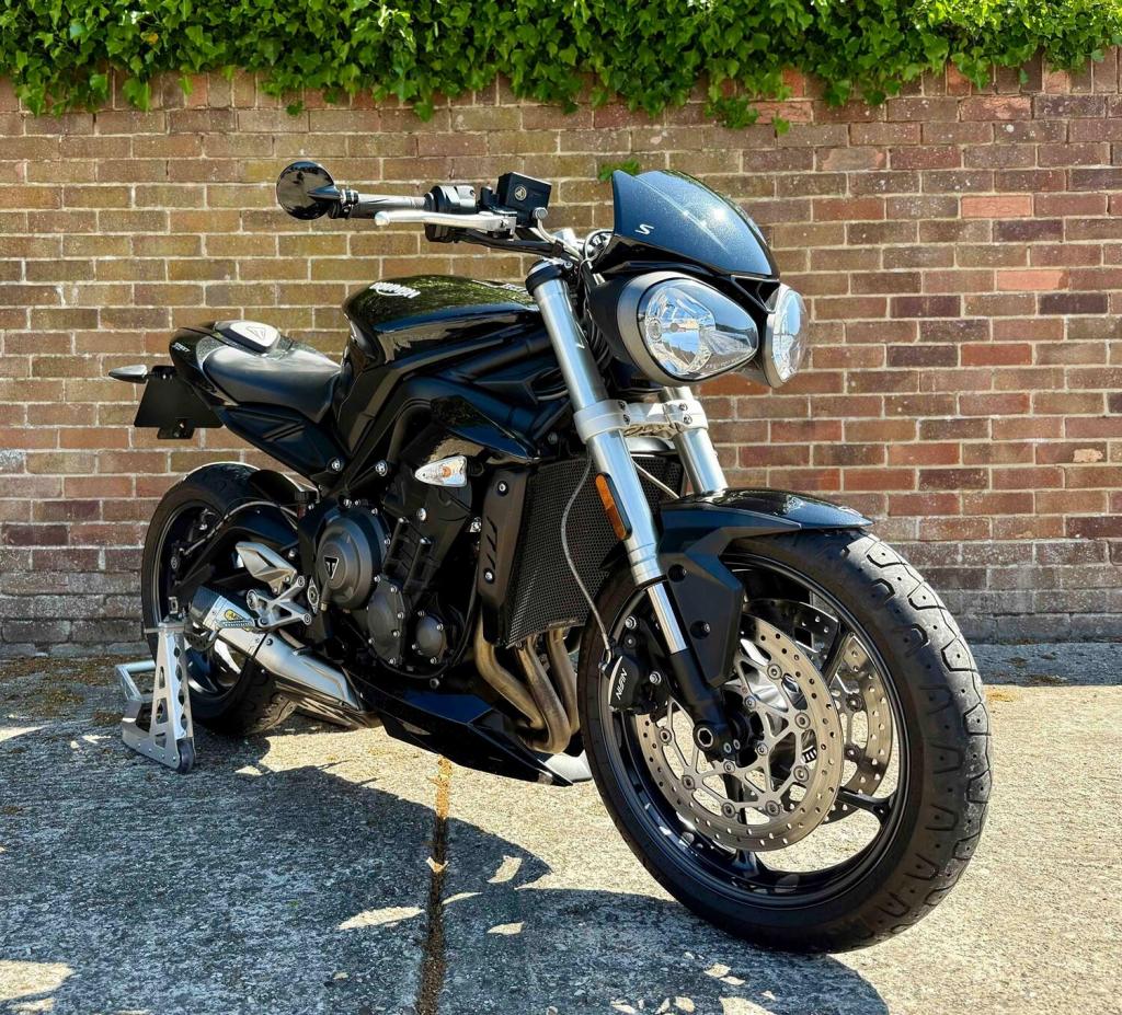 TRIUMPH STREET TRIPLE 765
