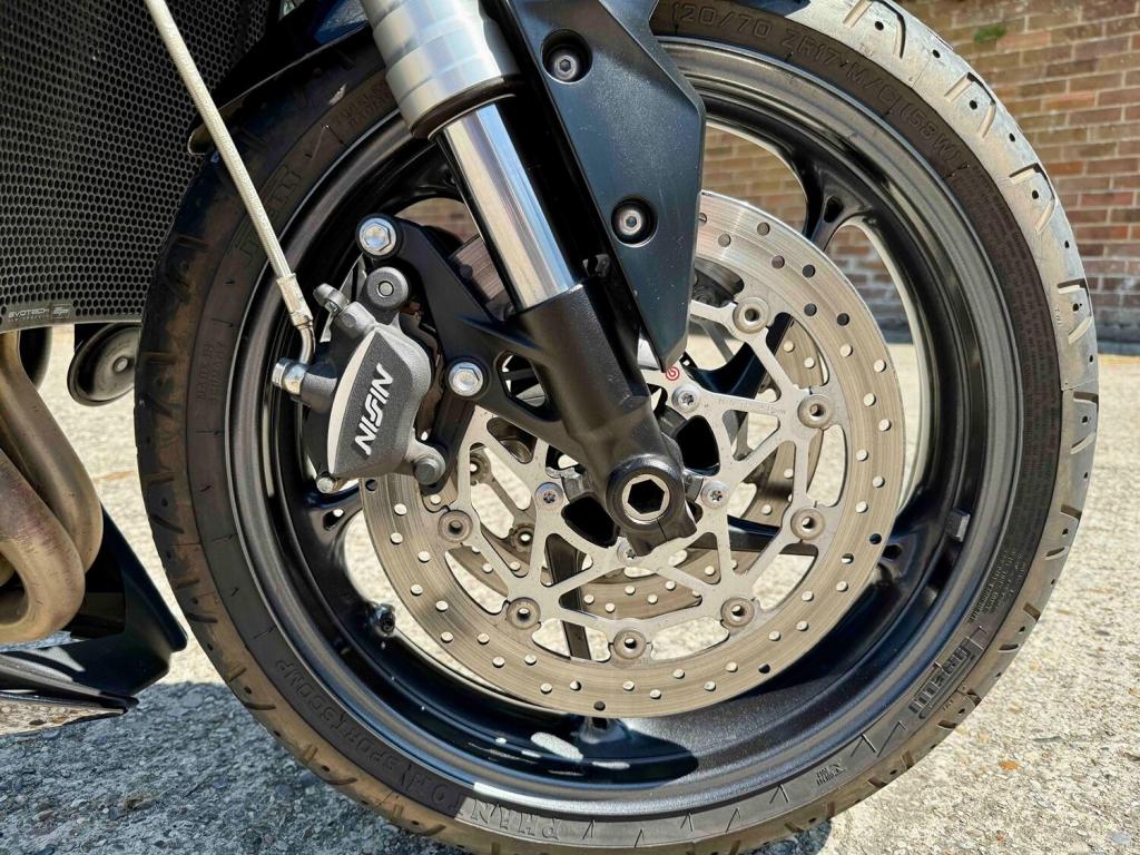 TRIUMPH STREET TRIPLE 765