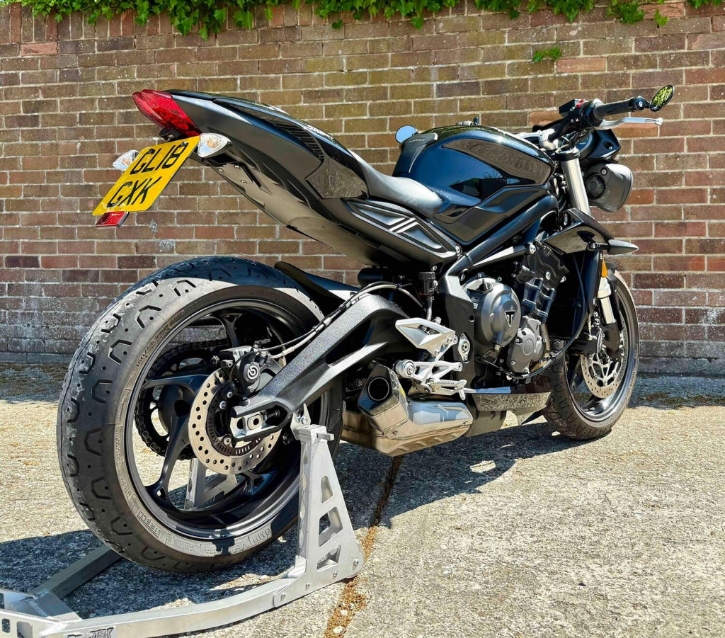 TRIUMPH STREET TRIPLE 765