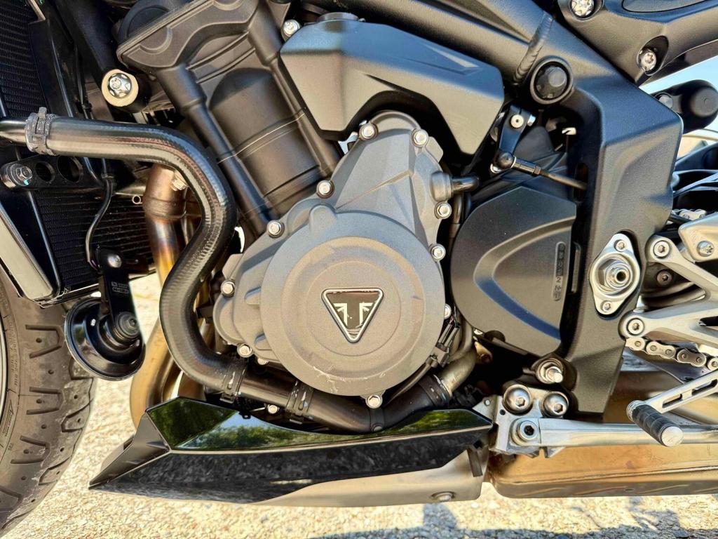 TRIUMPH STREET TRIPLE 765