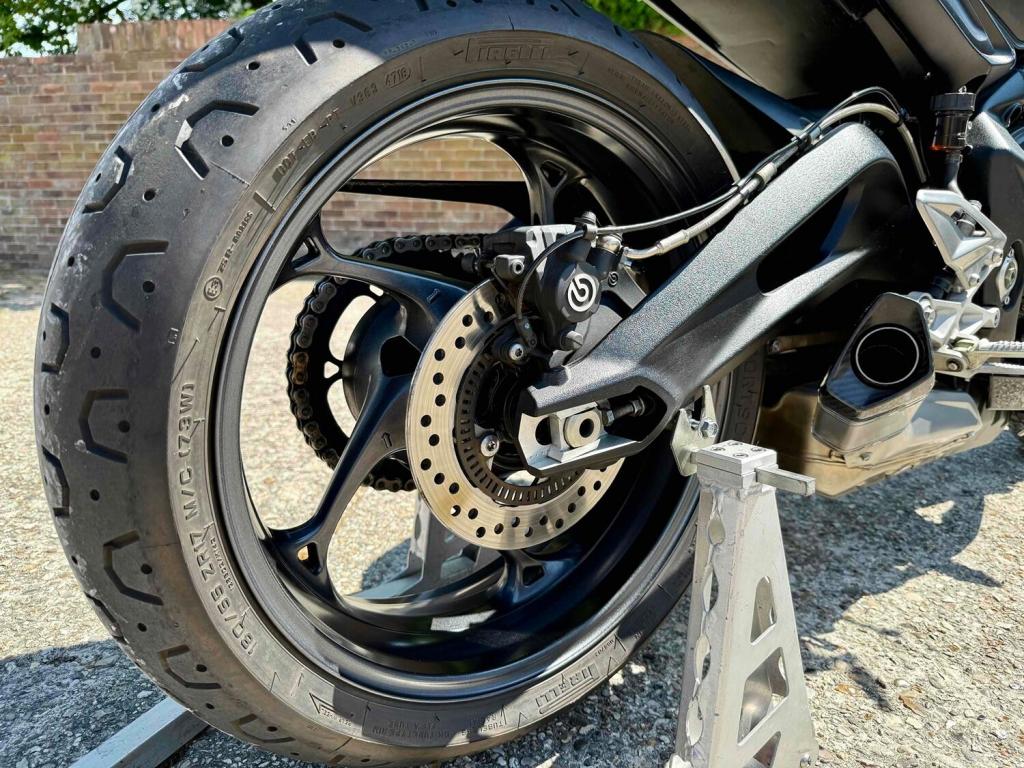 TRIUMPH STREET TRIPLE 765