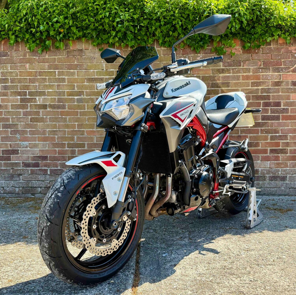 View KAWASAKI Z900 