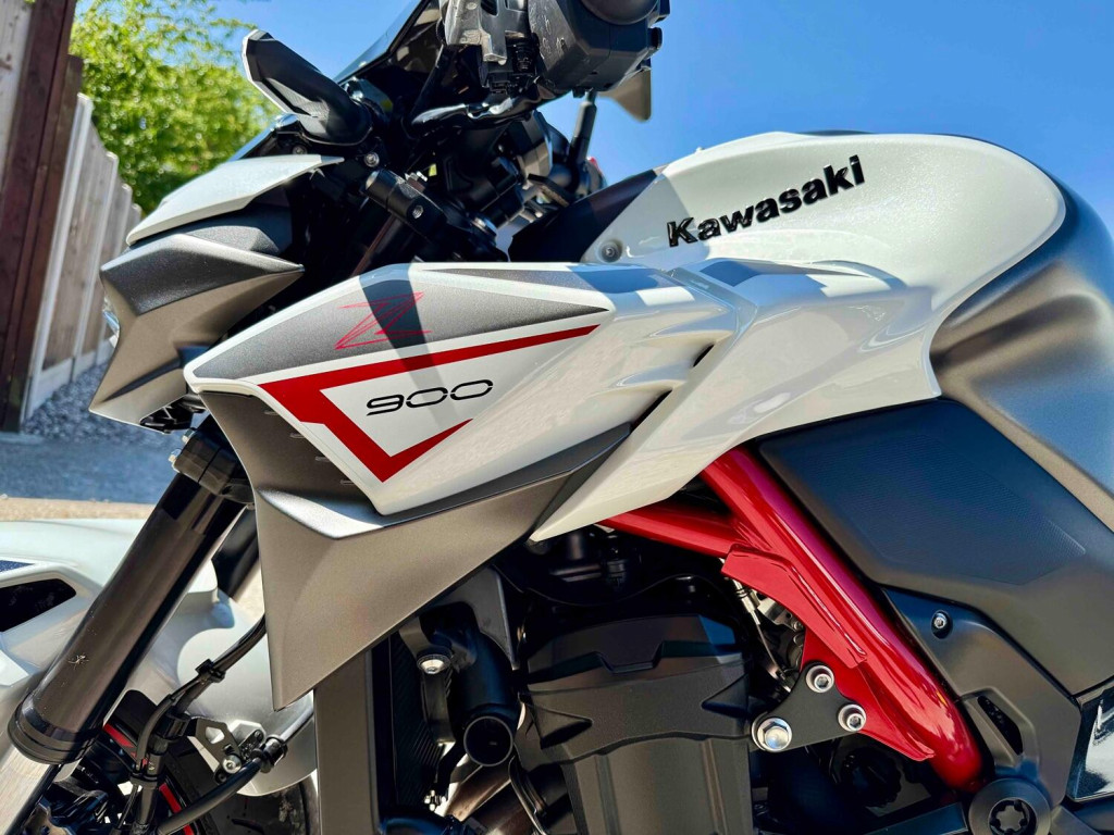 KAWASAKI Z900