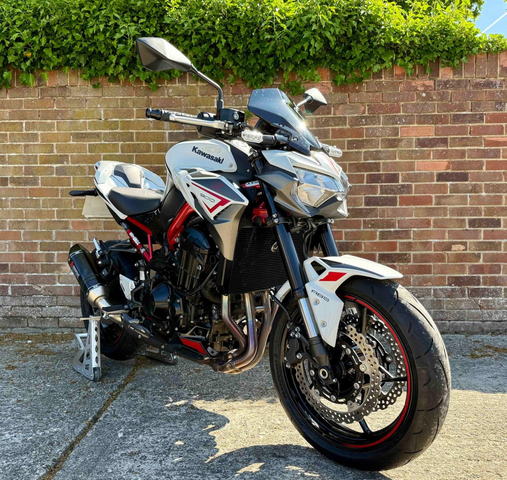 KAWASAKI Z900