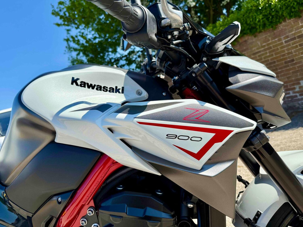 KAWASAKI Z900