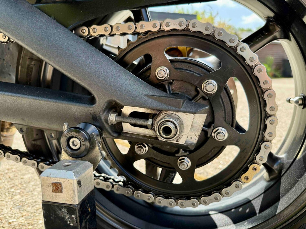 TRIUMPH STREET TRIPLE 675