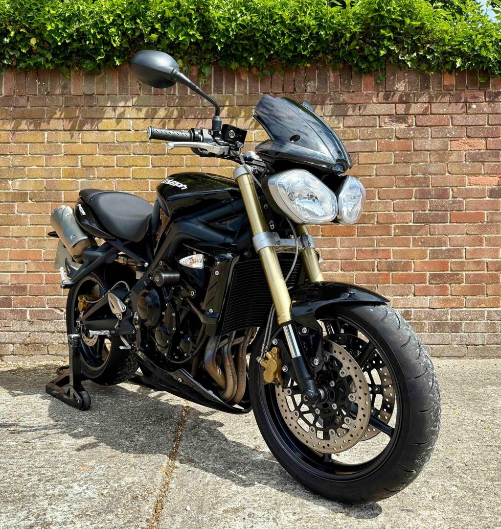 View TRIUMPH STREET TRIPLE 675 