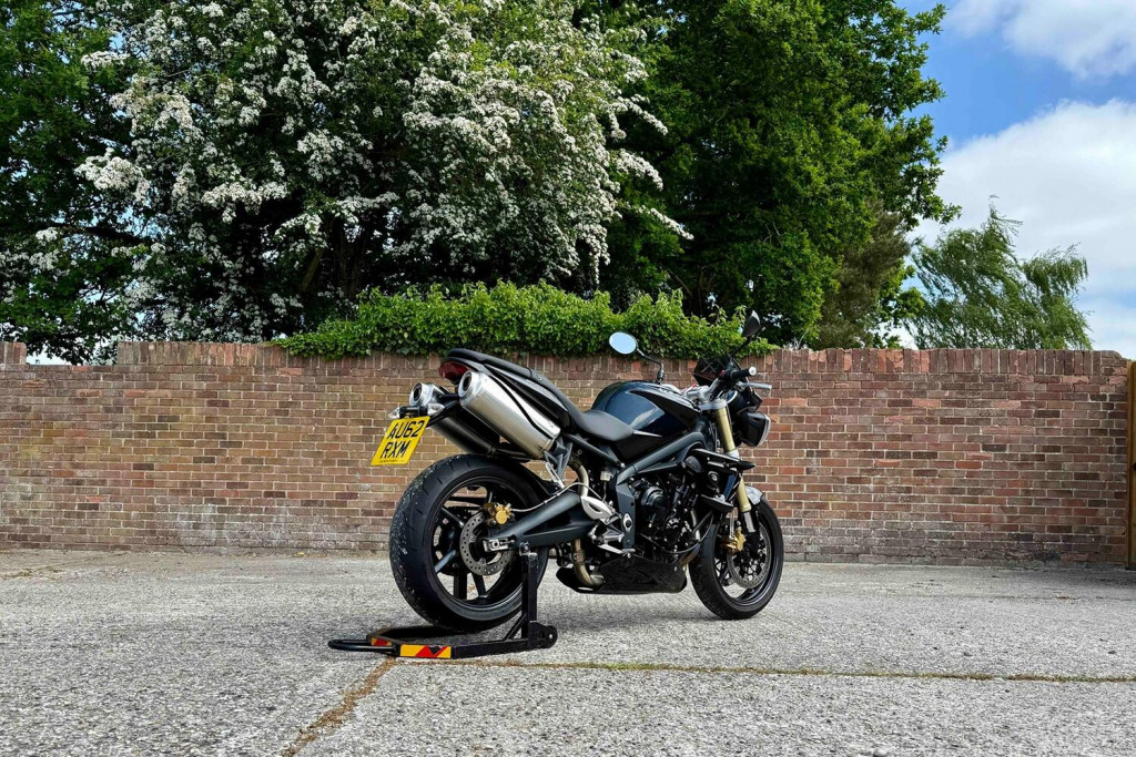 TRIUMPH STREET TRIPLE 675