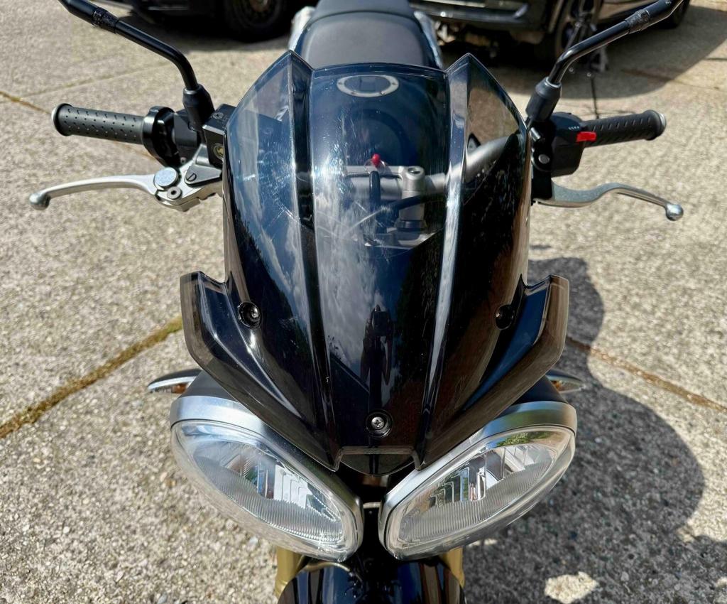 TRIUMPH STREET TRIPLE 675