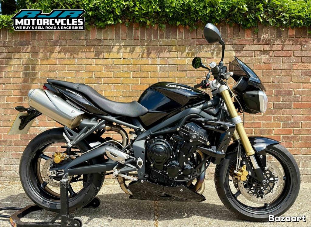 View TRIUMPH STREET TRIPLE 675 