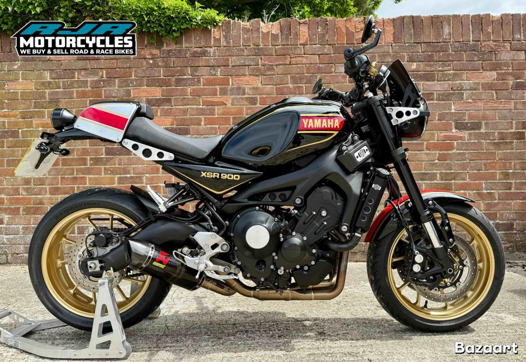 View YAMAHA XSR900 ABS