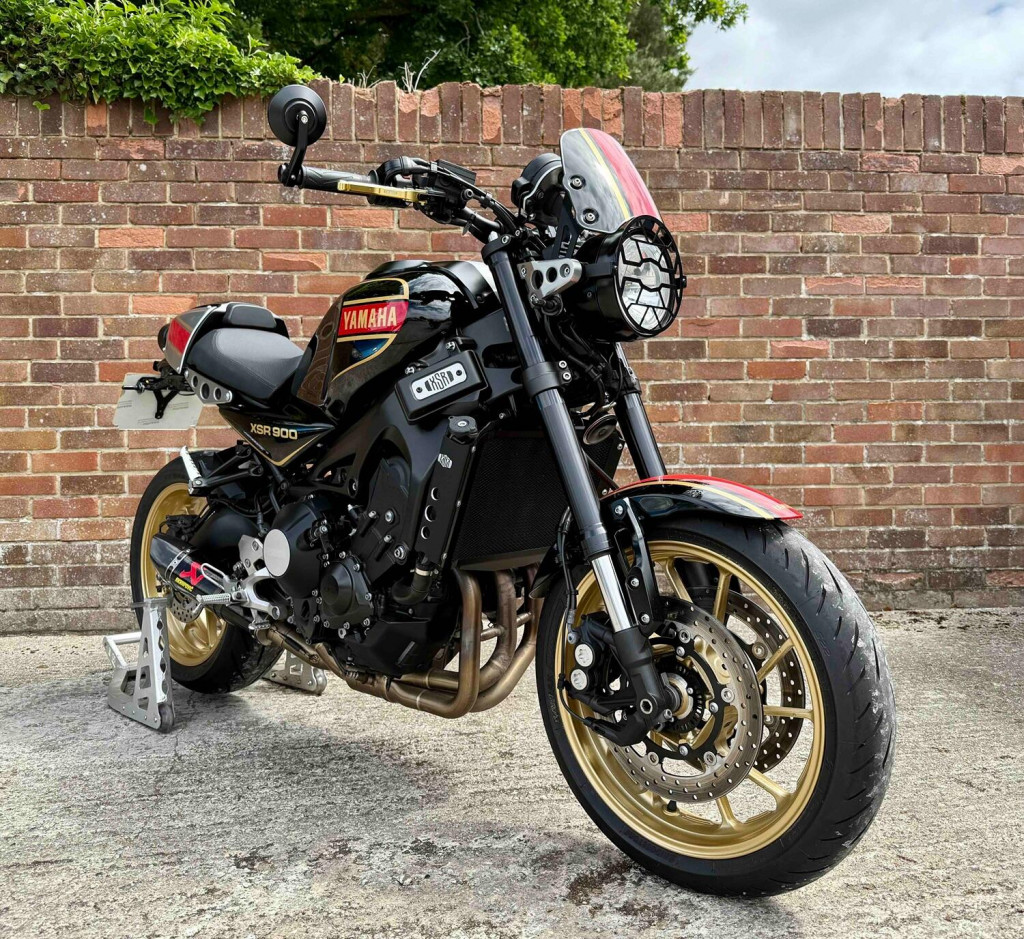View YAMAHA XSR900 ABS