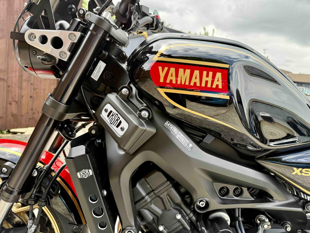 YAMAHA XSR900