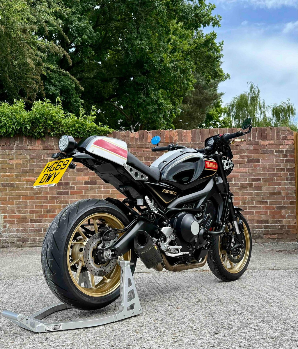 YAMAHA XSR900