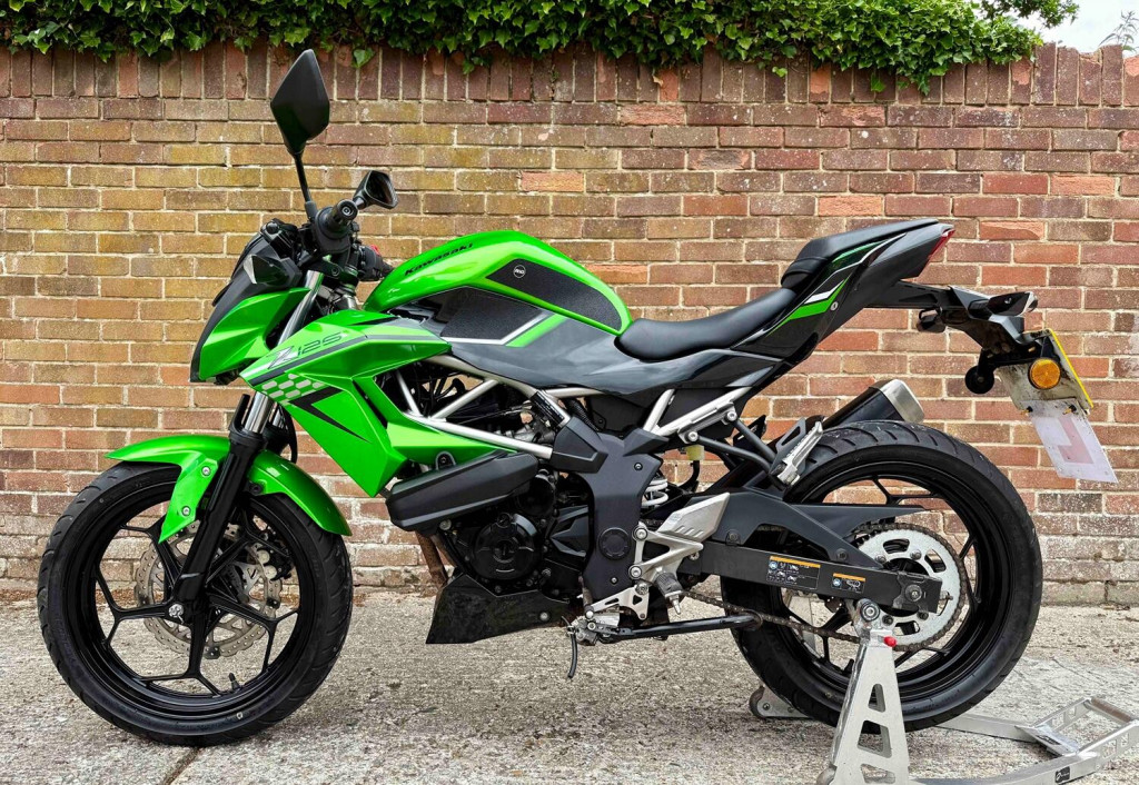 View KAWASAKI Z125 