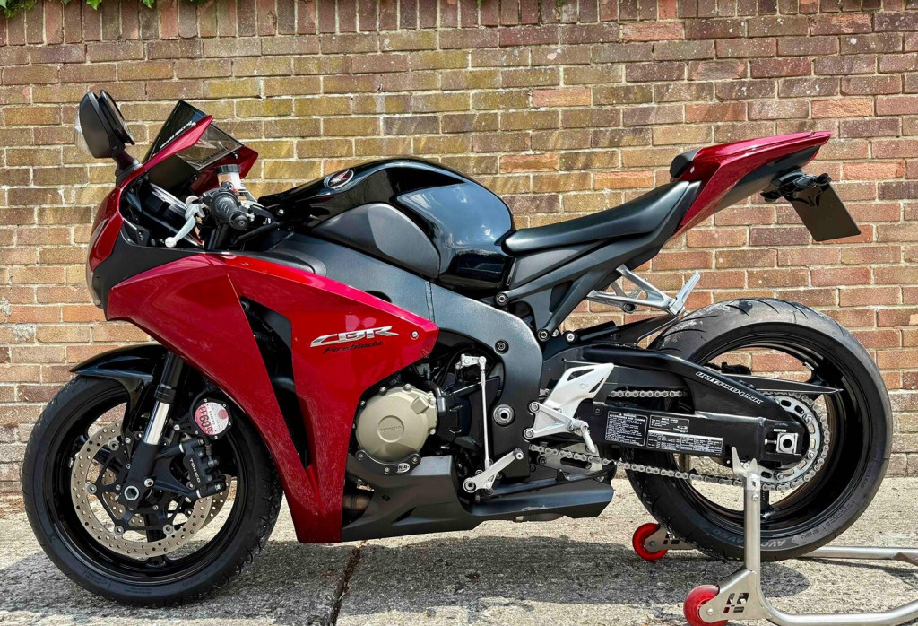 View HONDA CBR1000RR Fireblade 