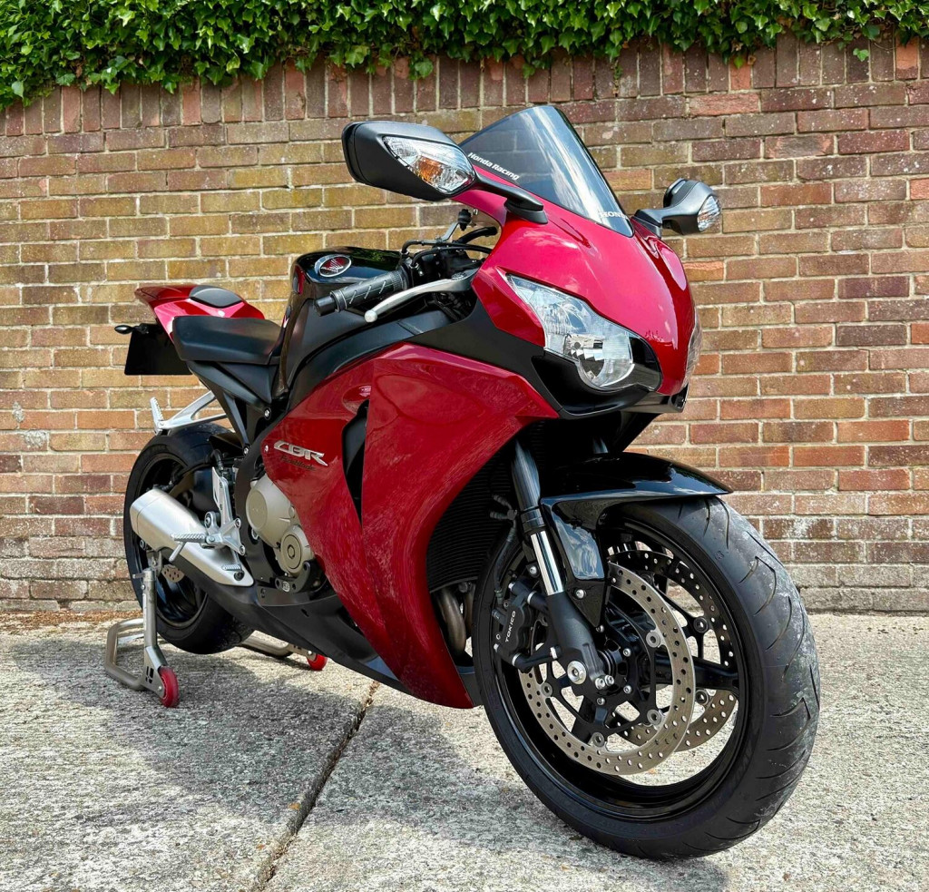 HONDA CBR1000RR Fireblade
