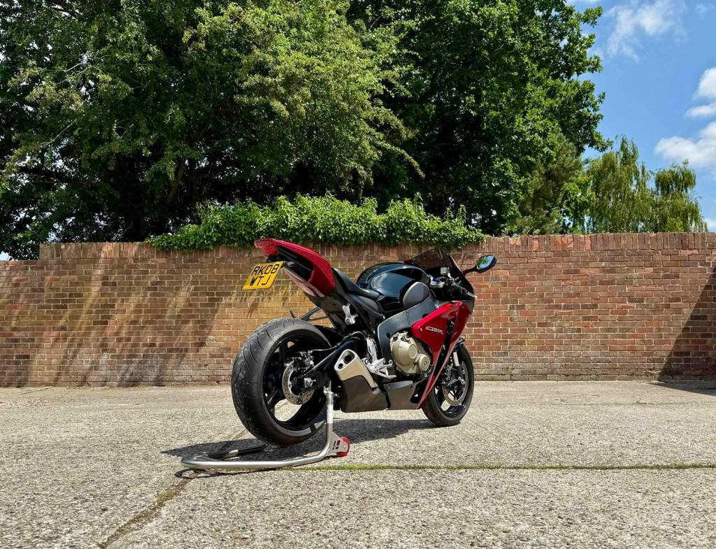 HONDA CBR1000RR Fireblade