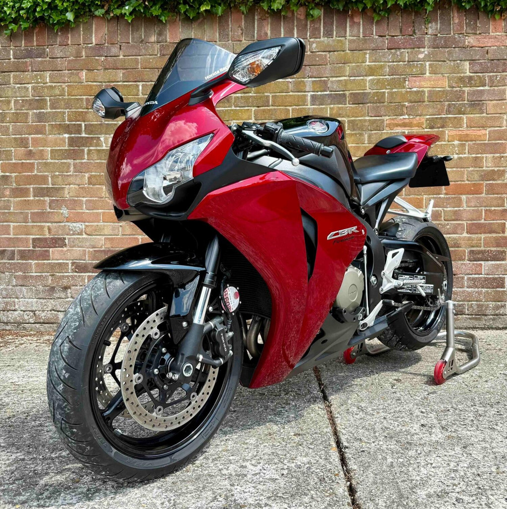 View HONDA CBR1000RR Fireblade 