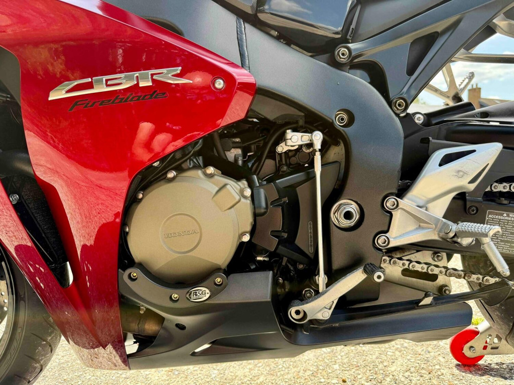 HONDA CBR1000RR Fireblade