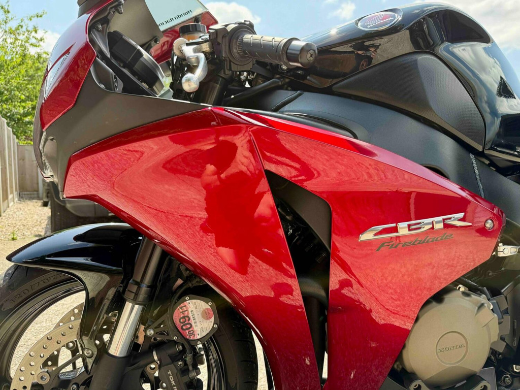 HONDA CBR1000RR Fireblade